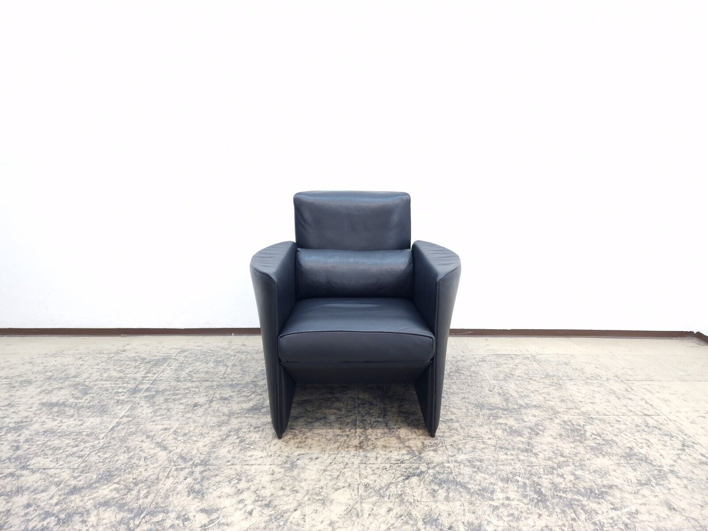 {{ product_title }} – {{ product_type }} von JS Furniture, Designer-Möbel gebraucht.