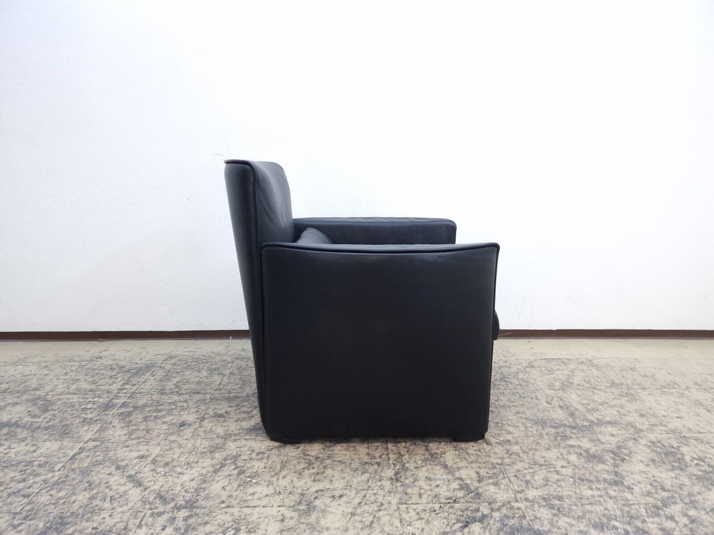 {{ product_title }} – {{ product_type }} von JS Furniture, Designer-Möbel gebraucht.