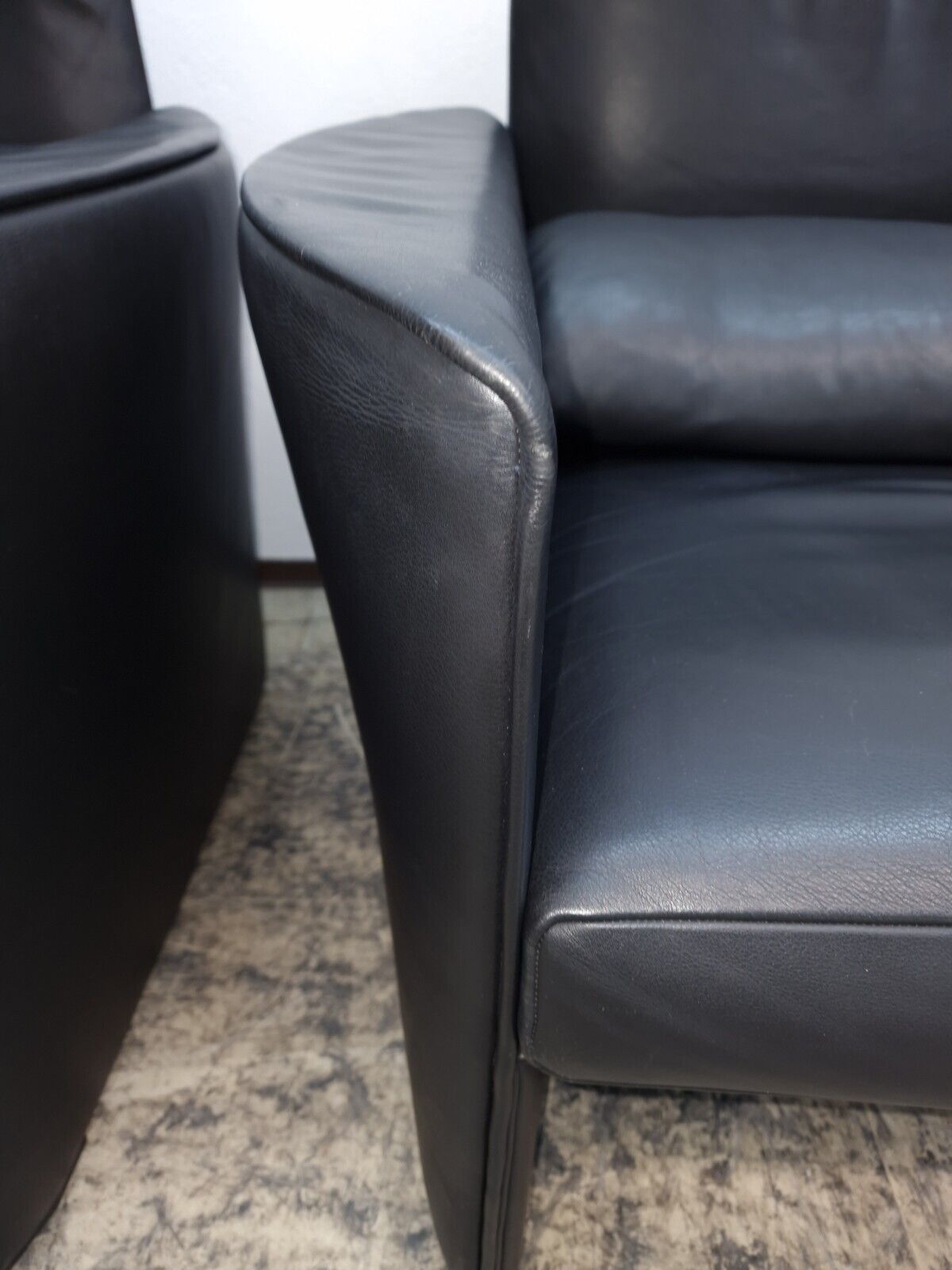 {{ product_title }} – {{ product_type }} von JS Furniture, Designer-Möbel gebraucht.
