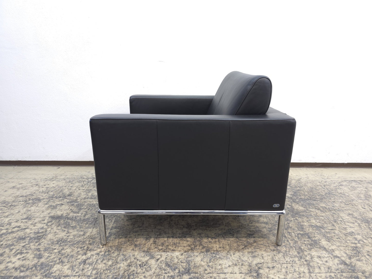 {{ product_title }} – {{ product_type }} von JS Furniture, Designer-Möbel gebraucht.