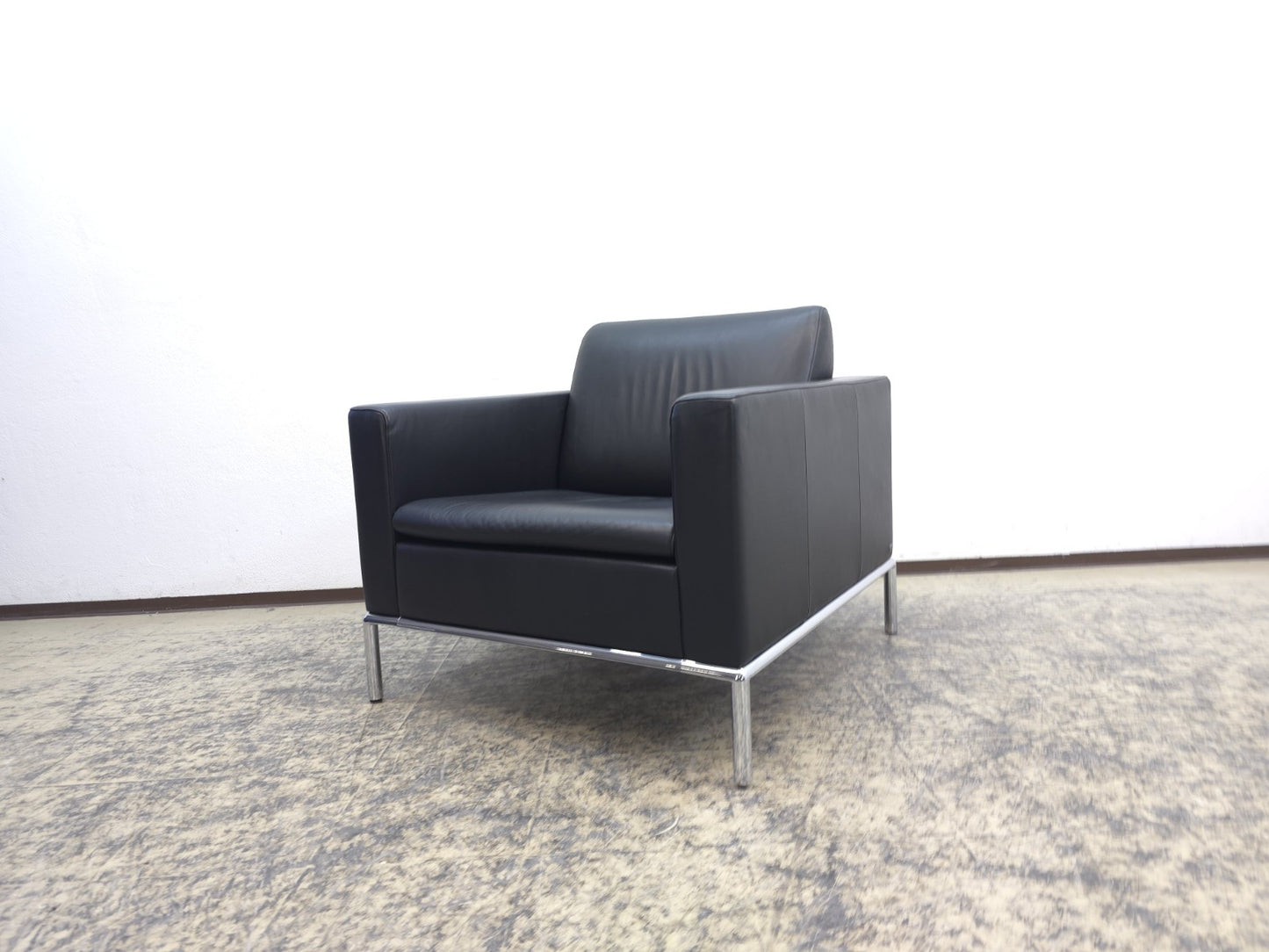{{ product_title }} – {{ product_type }} von JS Furniture, Designer-Möbel gebraucht.