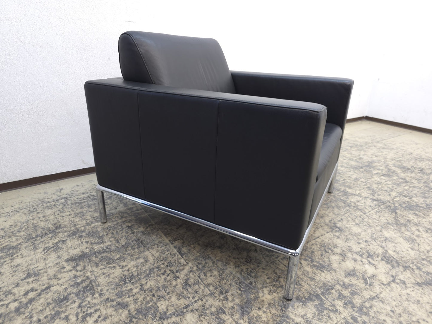 {{ product_title }} – {{ product_type }} von JS Furniture, Designer-Möbel gebraucht.