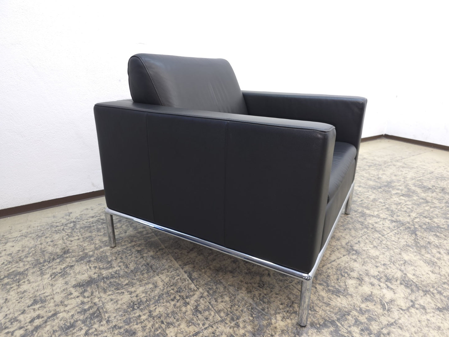 {{ product_title }} – {{ product_type }} von JS Furniture, Designer-Möbel gebraucht.
