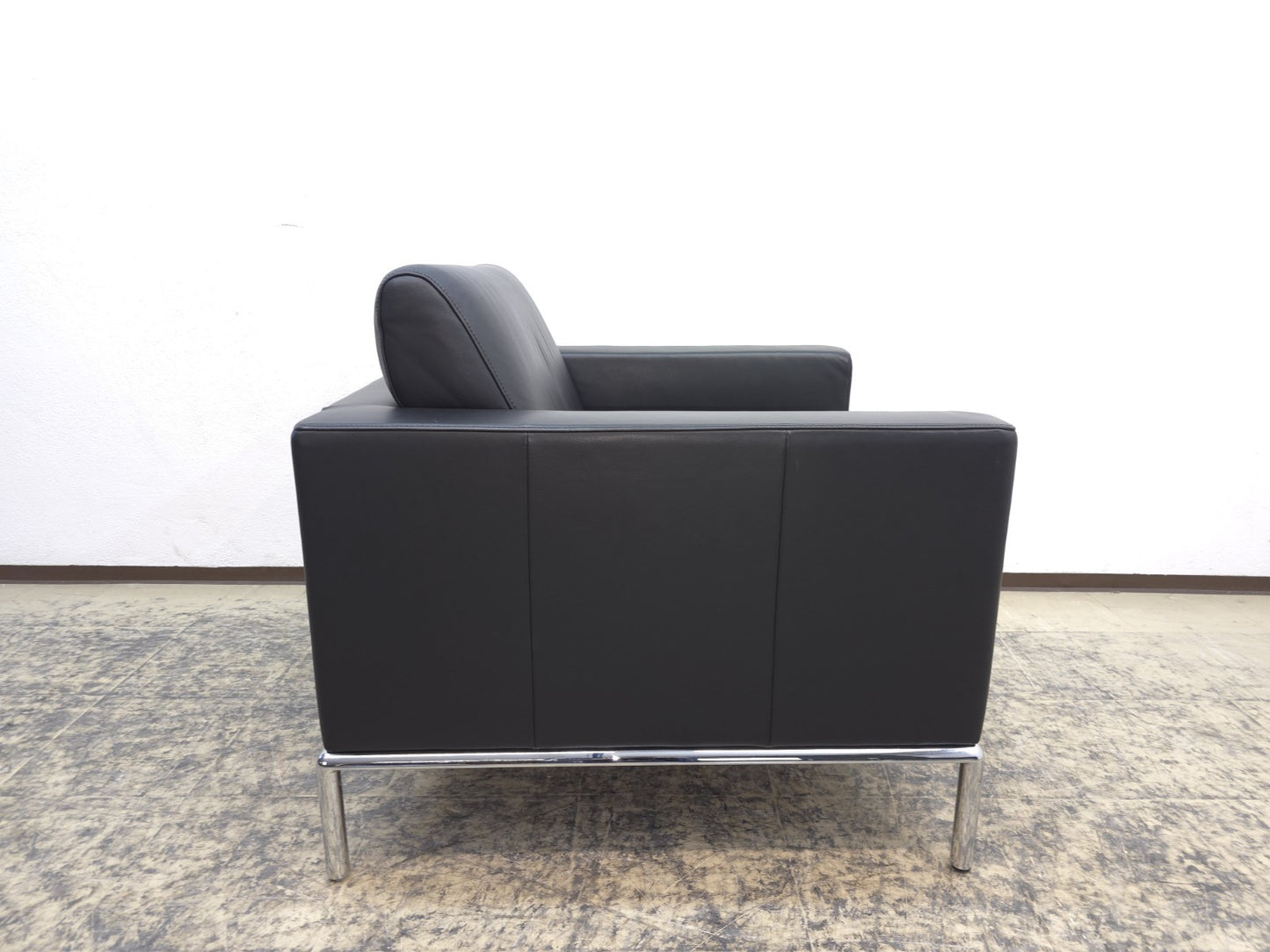 {{ product_title }} – {{ product_type }} von JS Furniture, Designer-Möbel gebraucht.