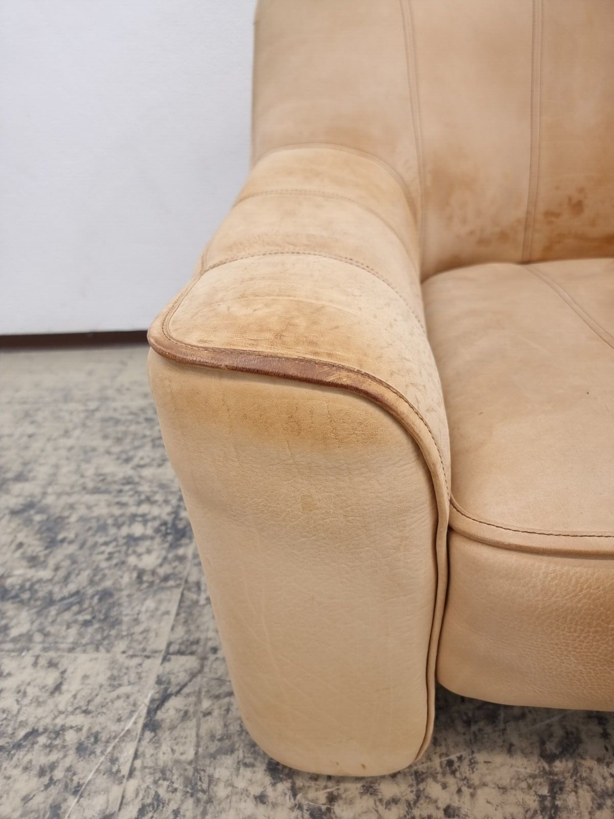 {{ product_title }} – {{ product_type }} von JS Furniture, Designer-Möbel gebraucht.