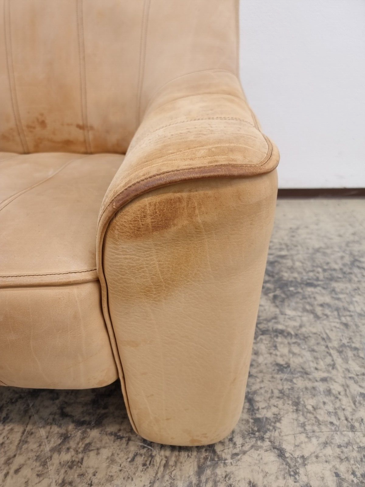 {{ product_title }} – {{ product_type }} von JS Furniture, Designer-Möbel gebraucht.