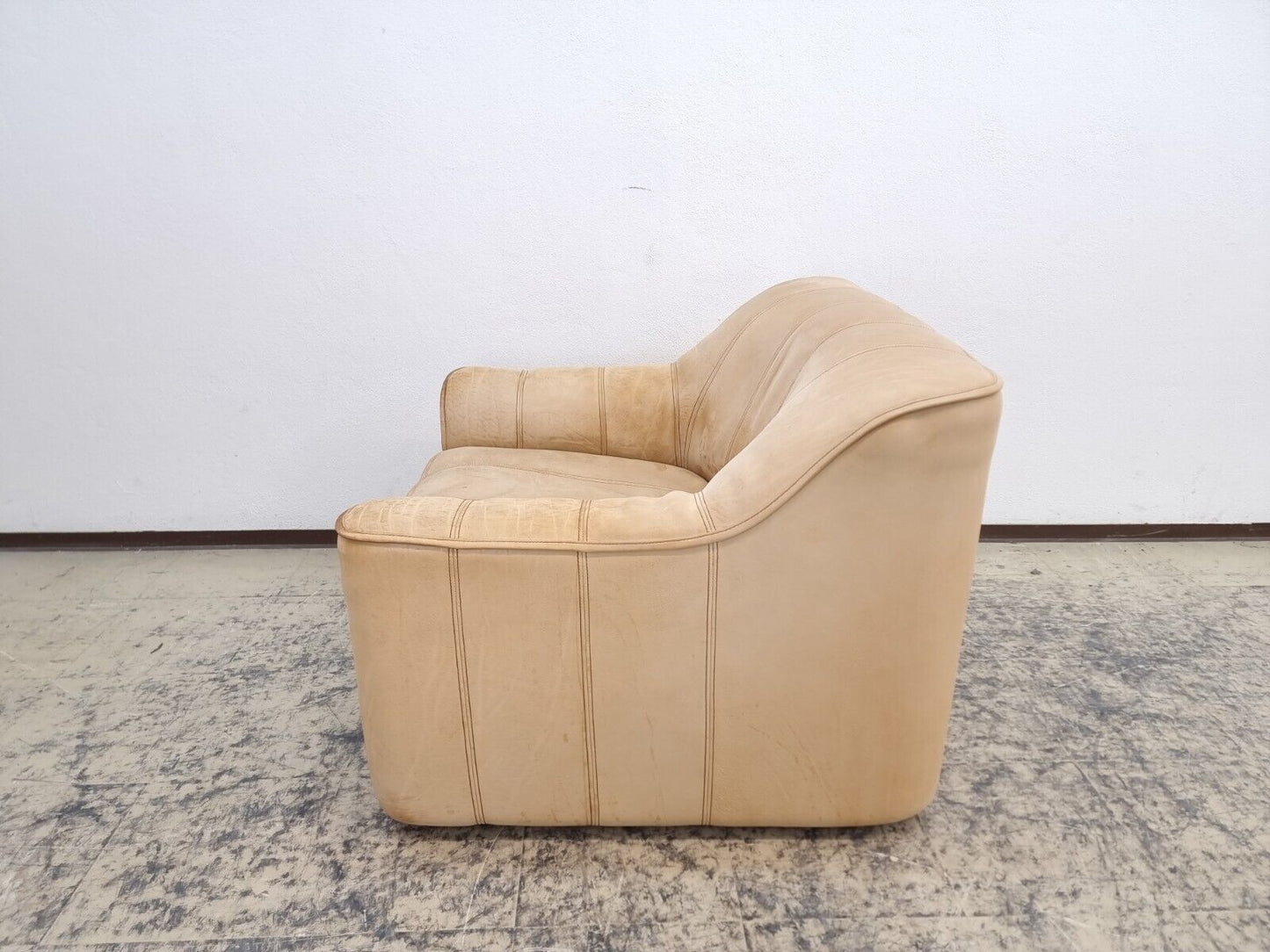 {{ product_title }} – {{ product_type }} von JS Furniture, Designer-Möbel gebraucht.