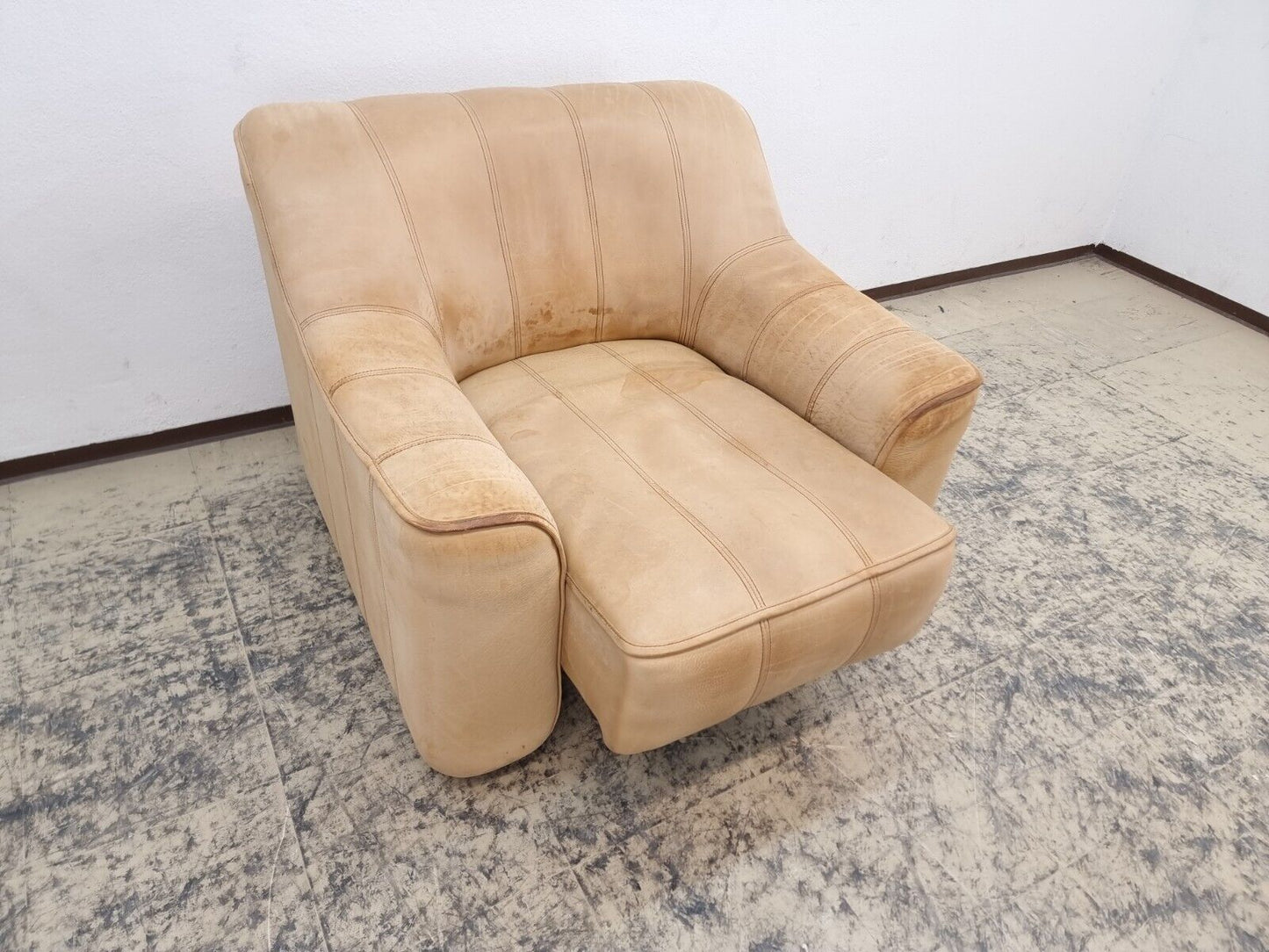 {{ product_title }} – {{ product_type }} von JS Furniture, Designer-Möbel gebraucht.