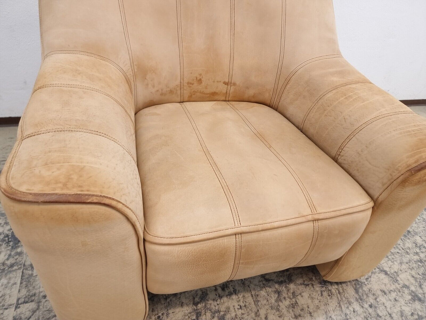 {{ product_title }} – {{ product_type }} von JS Furniture, Designer-Möbel gebraucht.