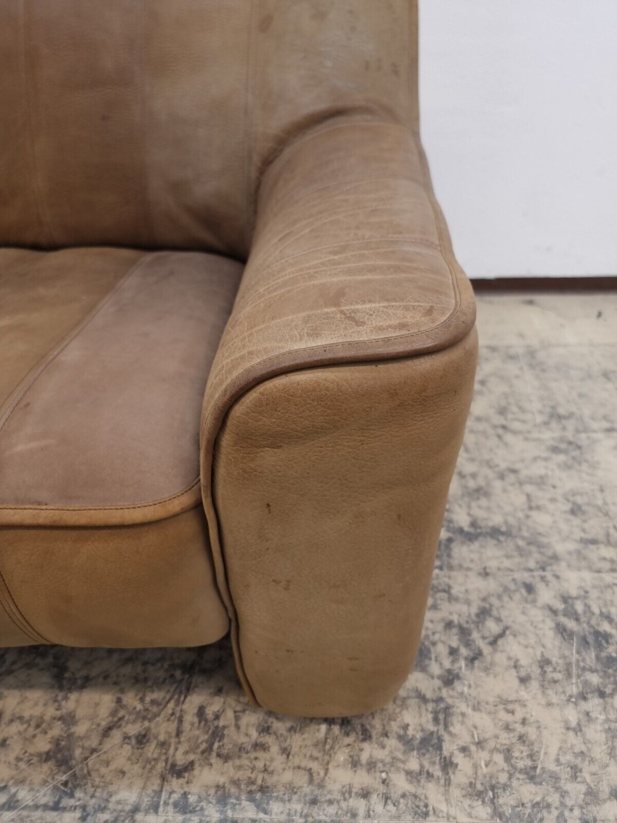 {{ product_title }} – {{ product_type }} von JS Furniture, Designer-Möbel gebraucht.