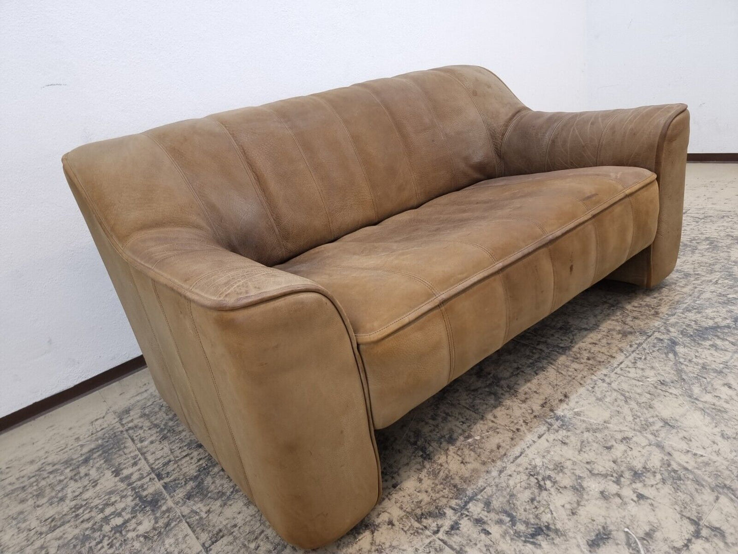 {{ product_title }} – {{ product_type }} von JS Furniture, Designer-Möbel gebraucht.