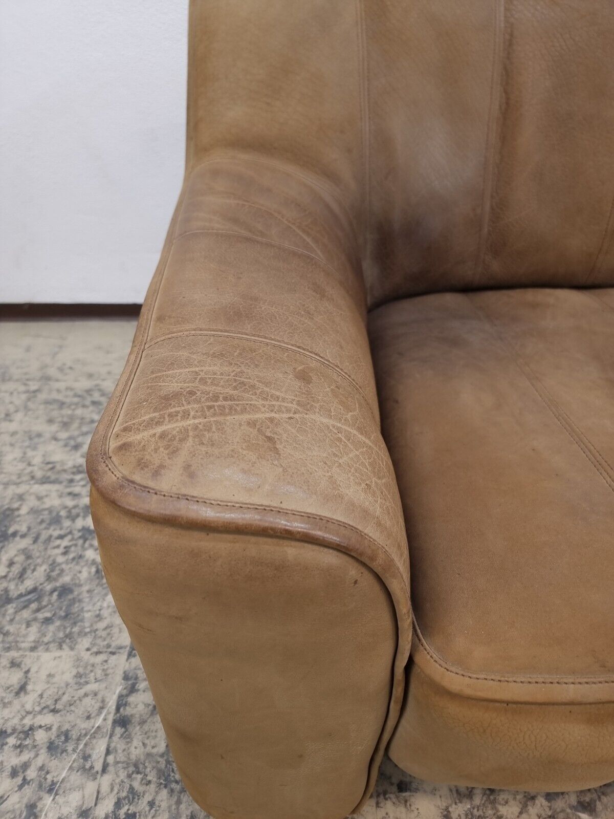 {{ product_title }} – {{ product_type }} von JS Furniture, Designer-Möbel gebraucht.