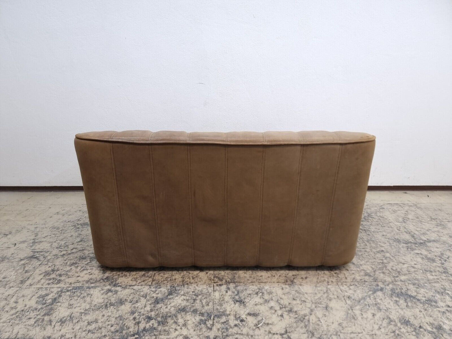 {{ product_title }} – {{ product_type }} von JS Furniture, Designer-Möbel gebraucht.