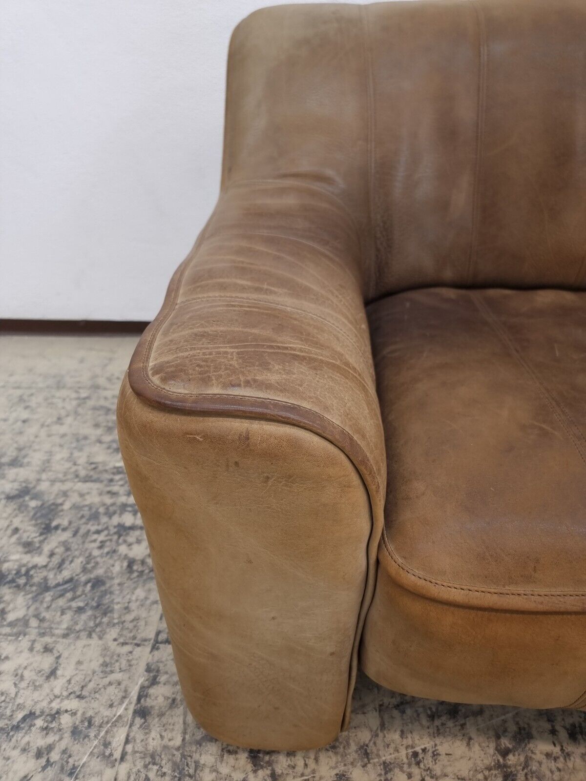 {{ product_title }} – {{ product_type }} von JS Furniture, Designer-Möbel gebraucht.