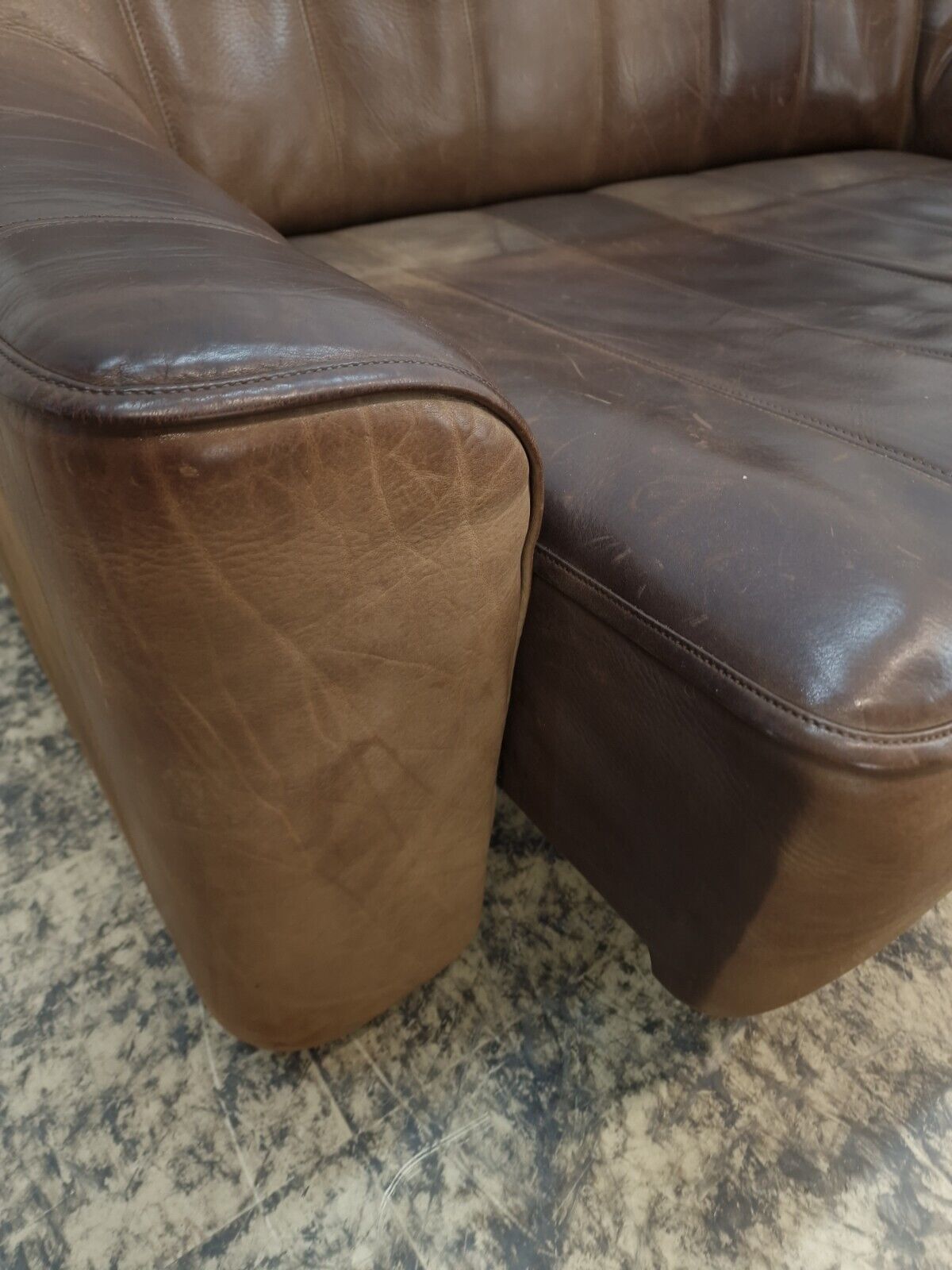 {{ product_title }} – {{ product_type }} von JS Furniture, Designer-Möbel gebraucht.