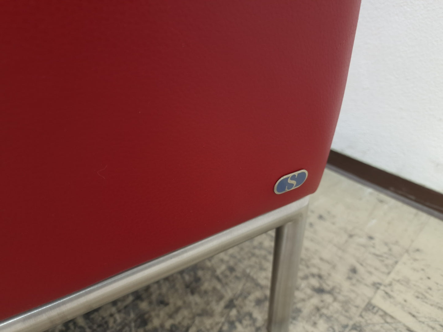 {{ product_title }} – {{ product_type }} von JS Furniture, Designer-Möbel gebraucht.