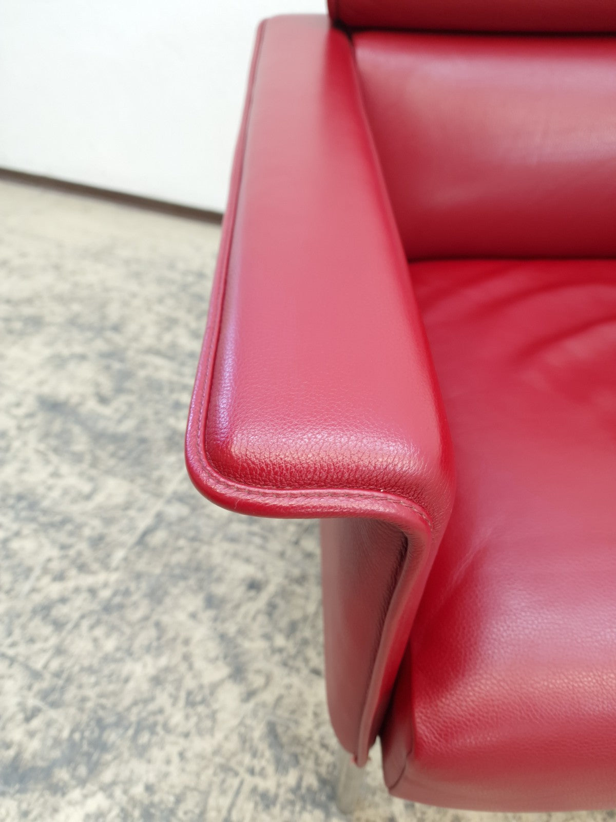 {{ product_title }} – {{ product_type }} von JS Furniture, Designer-Möbel gebraucht.