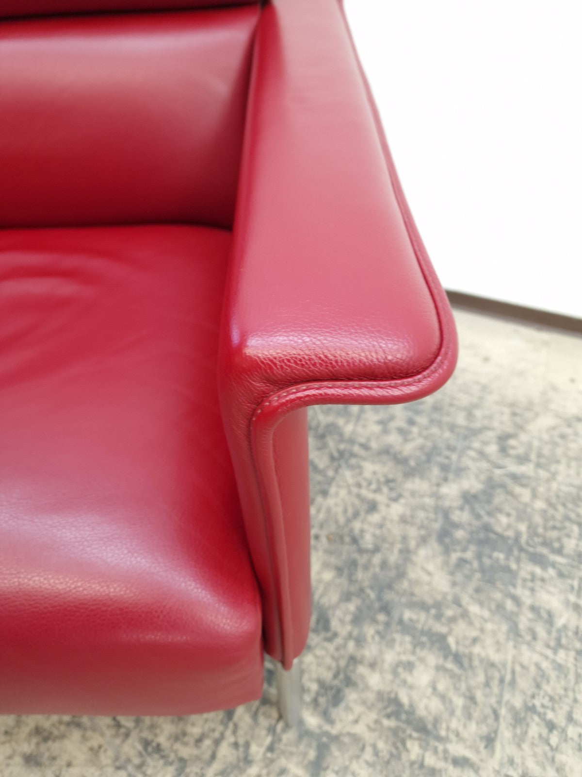 {{ product_title }} – {{ product_type }} von JS Furniture, Designer-Möbel gebraucht.