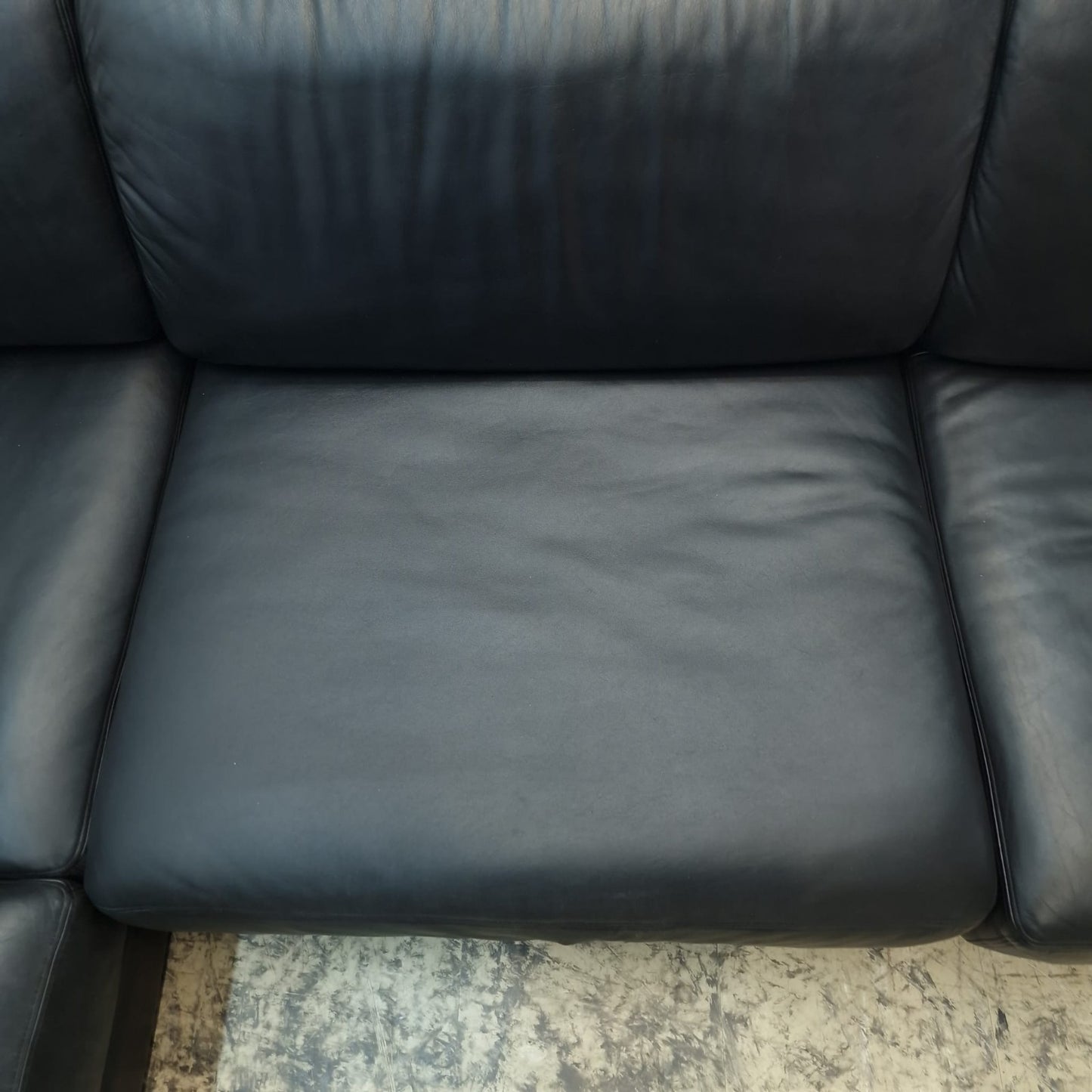 {{ product_title }} – {{ product_type }} von JS Furniture, Designer-Möbel gebraucht.