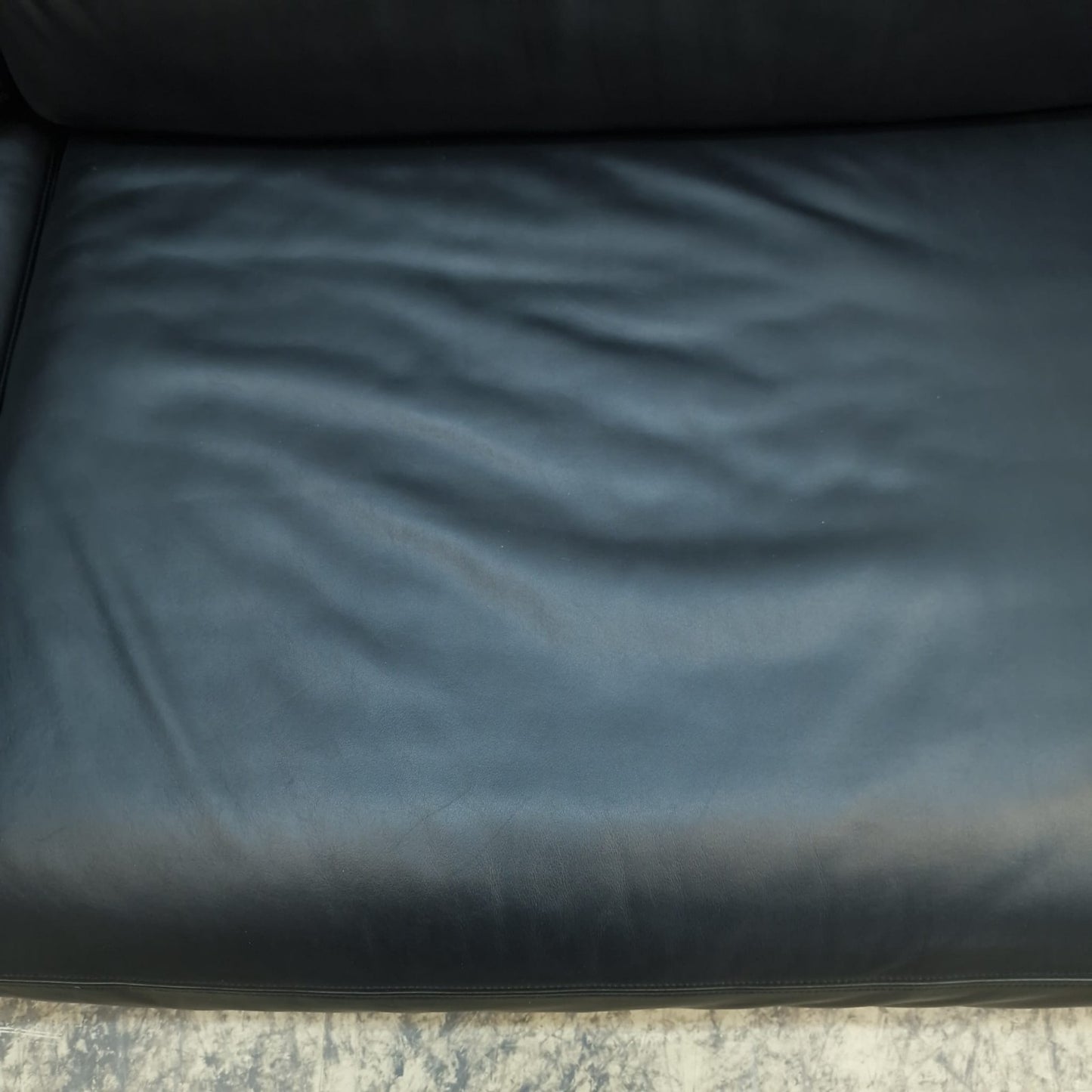 {{ product_title }} – {{ product_type }} von JS Furniture, Designer-Möbel gebraucht.