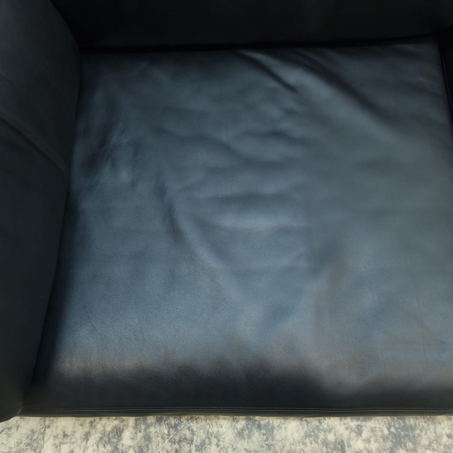{{ product_title }} – {{ product_type }} von JS Furniture, Designer-Möbel gebraucht.