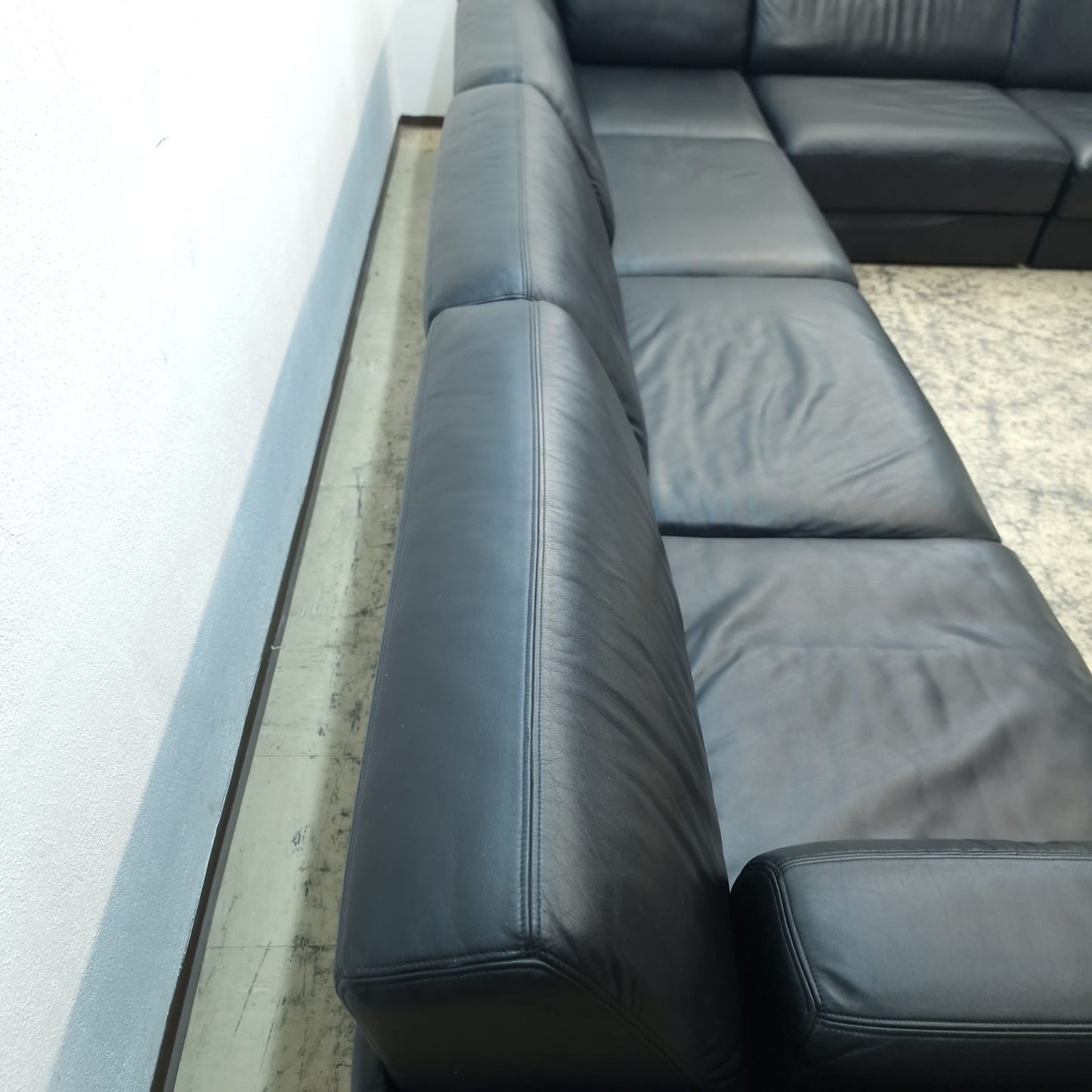 {{ product_title }} – {{ product_type }} von JS Furniture, Designer-Möbel gebraucht.