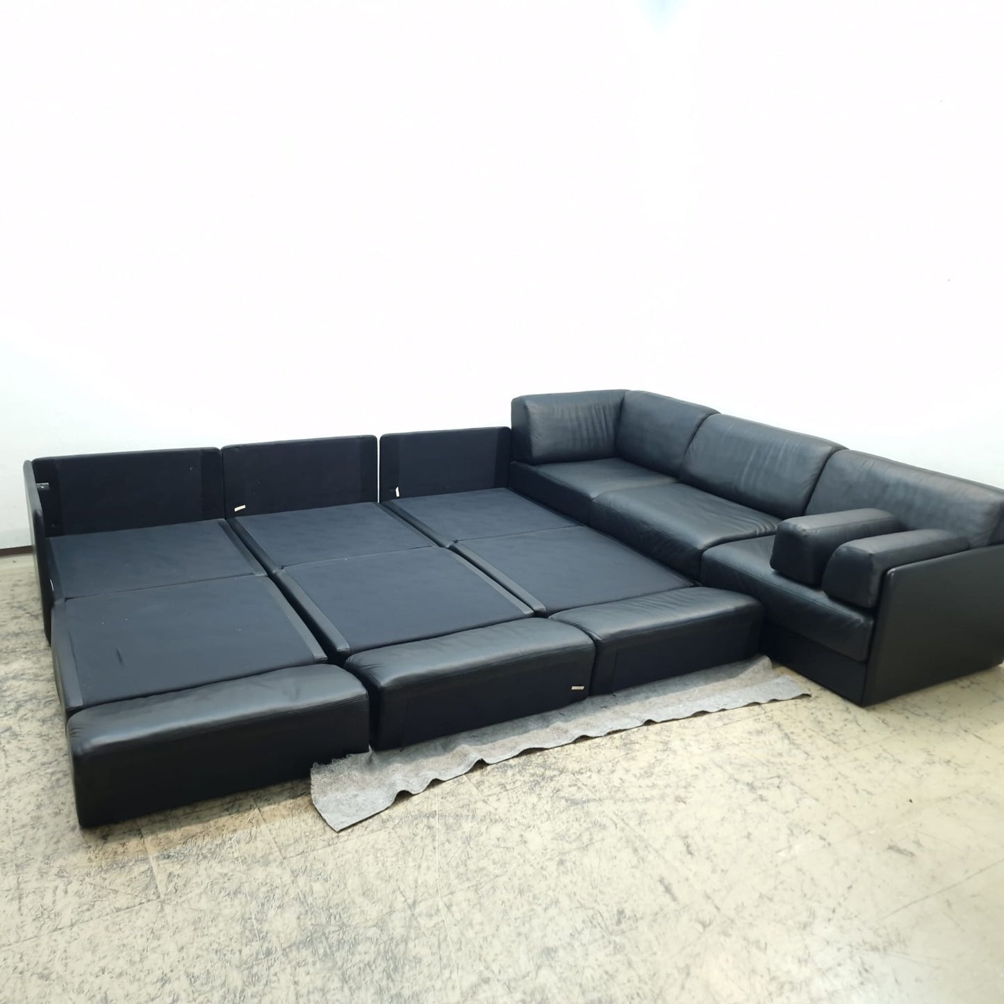 {{ product_title }} – {{ product_type }} von JS Furniture, Designer-Möbel gebraucht.
