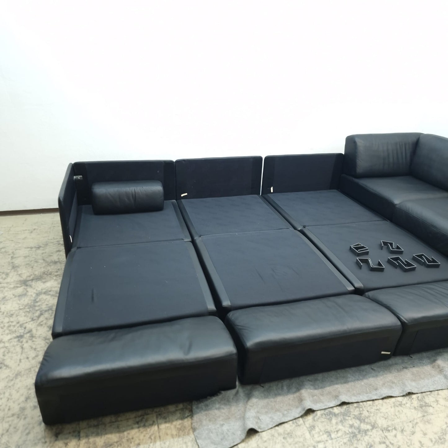 {{ product_title }} – {{ product_type }} von JS Furniture, Designer-Möbel gebraucht.