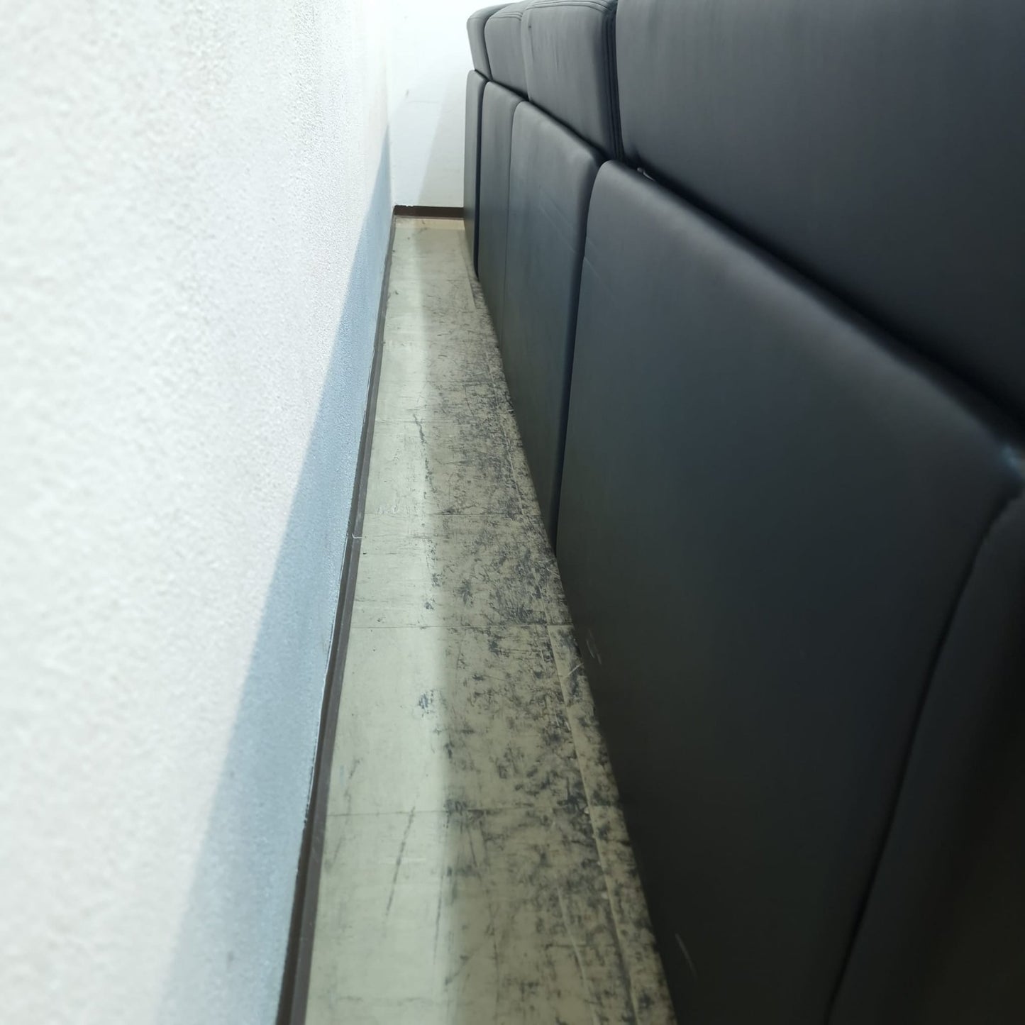 {{ product_title }} – {{ product_type }} von JS Furniture, Designer-Möbel gebraucht.