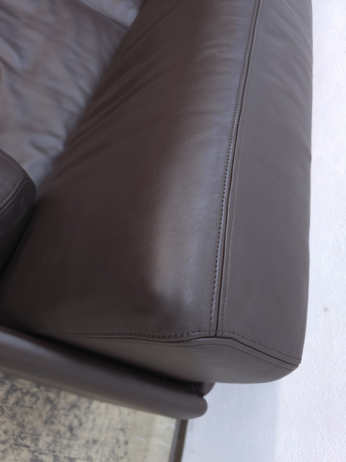 {{ product_title }} – {{ product_type }} von JS Furniture, Designer-Möbel gebraucht.