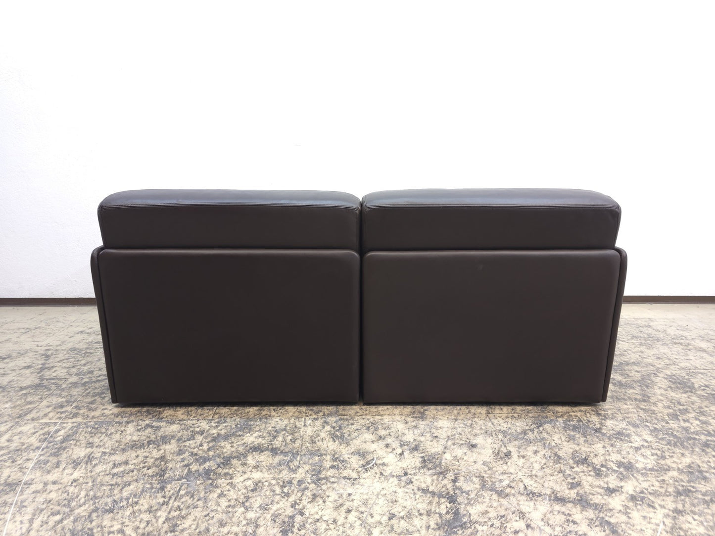 {{ product_title }} – {{ product_type }} von JS Furniture, Designer-Möbel gebraucht.