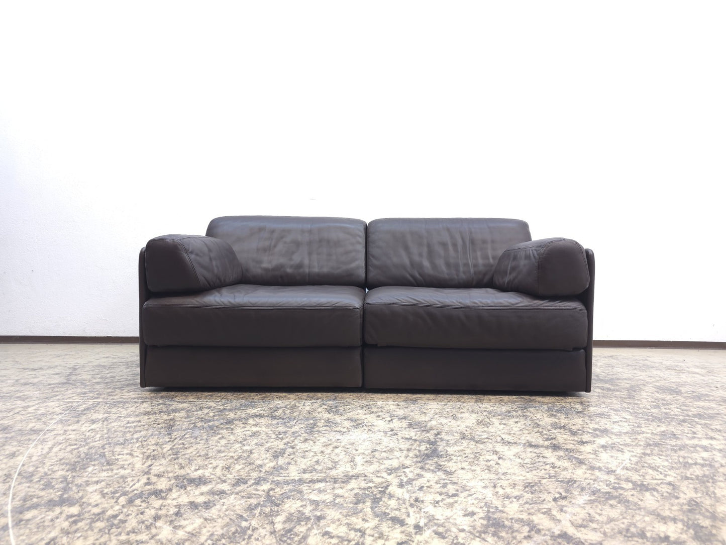 {{ product_title }} – {{ product_type }} von JS Furniture, Designer-Möbel gebraucht.