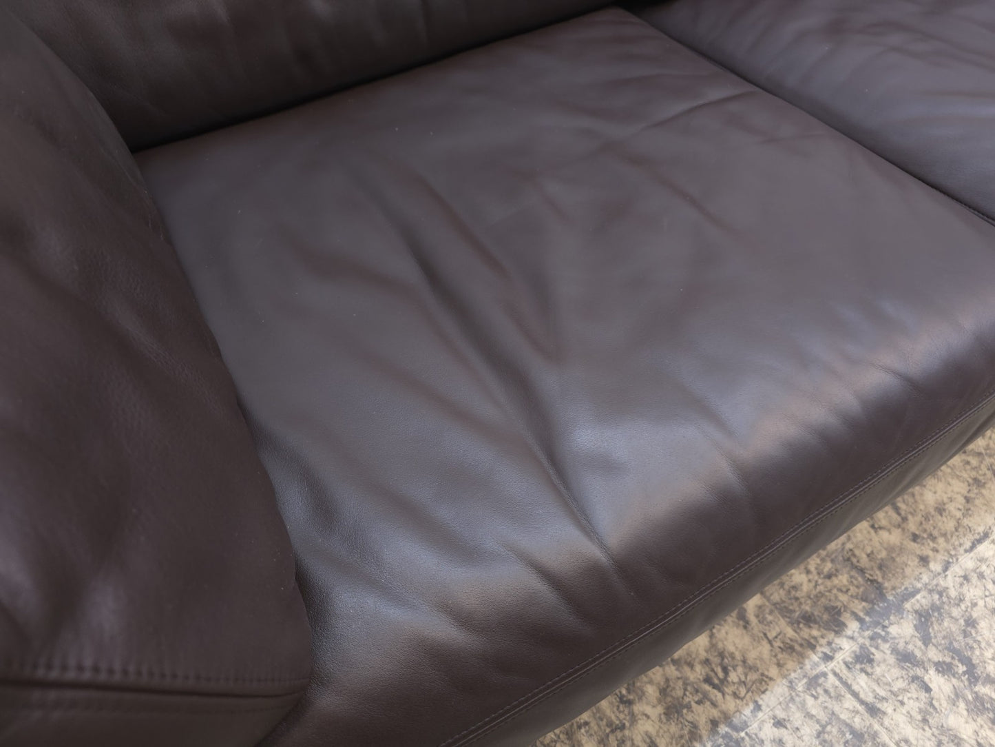 {{ product_title }} – {{ product_type }} von JS Furniture, Designer-Möbel gebraucht.