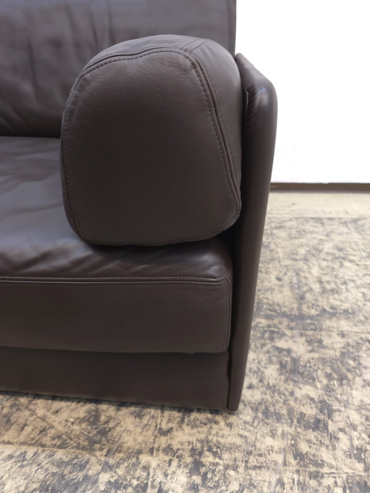 {{ product_title }} – {{ product_type }} von JS Furniture, Designer-Möbel gebraucht.