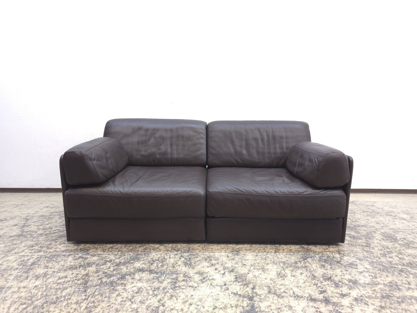 {{ product_title }} – {{ product_type }} von JS Furniture, Designer-Möbel gebraucht.