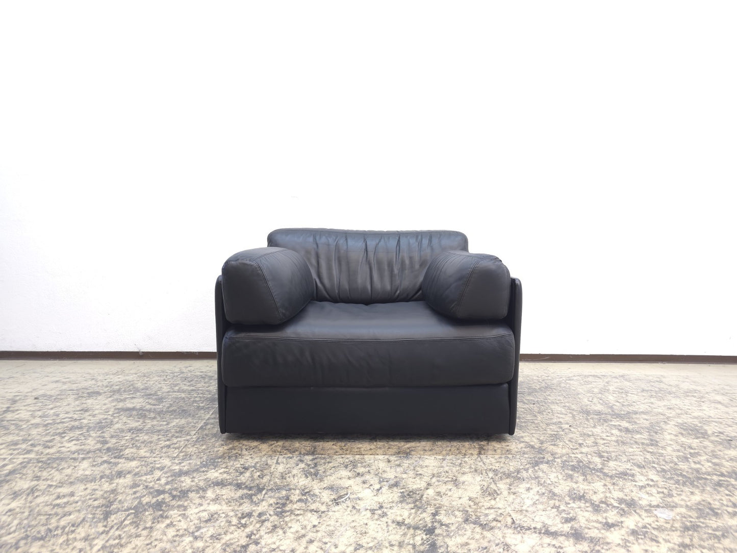 {{ product_title }} – {{ product_type }} von JS Furniture, Designer-Möbel gebraucht.