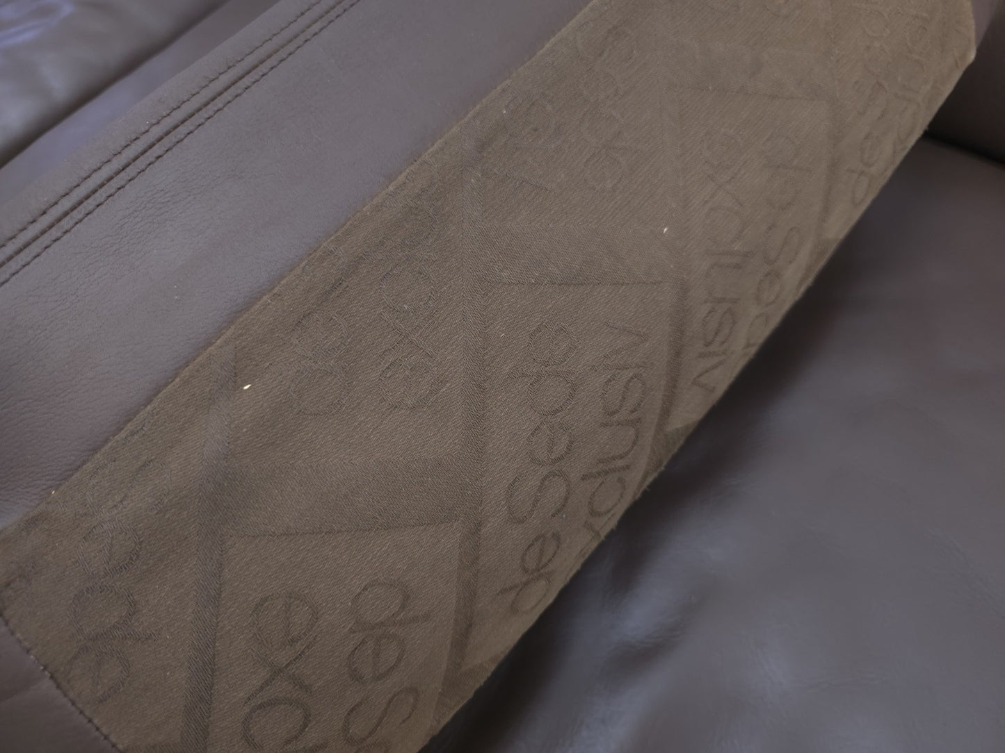 {{ product_title }} – {{ product_type }} von JS Furniture, Designer-Möbel gebraucht.