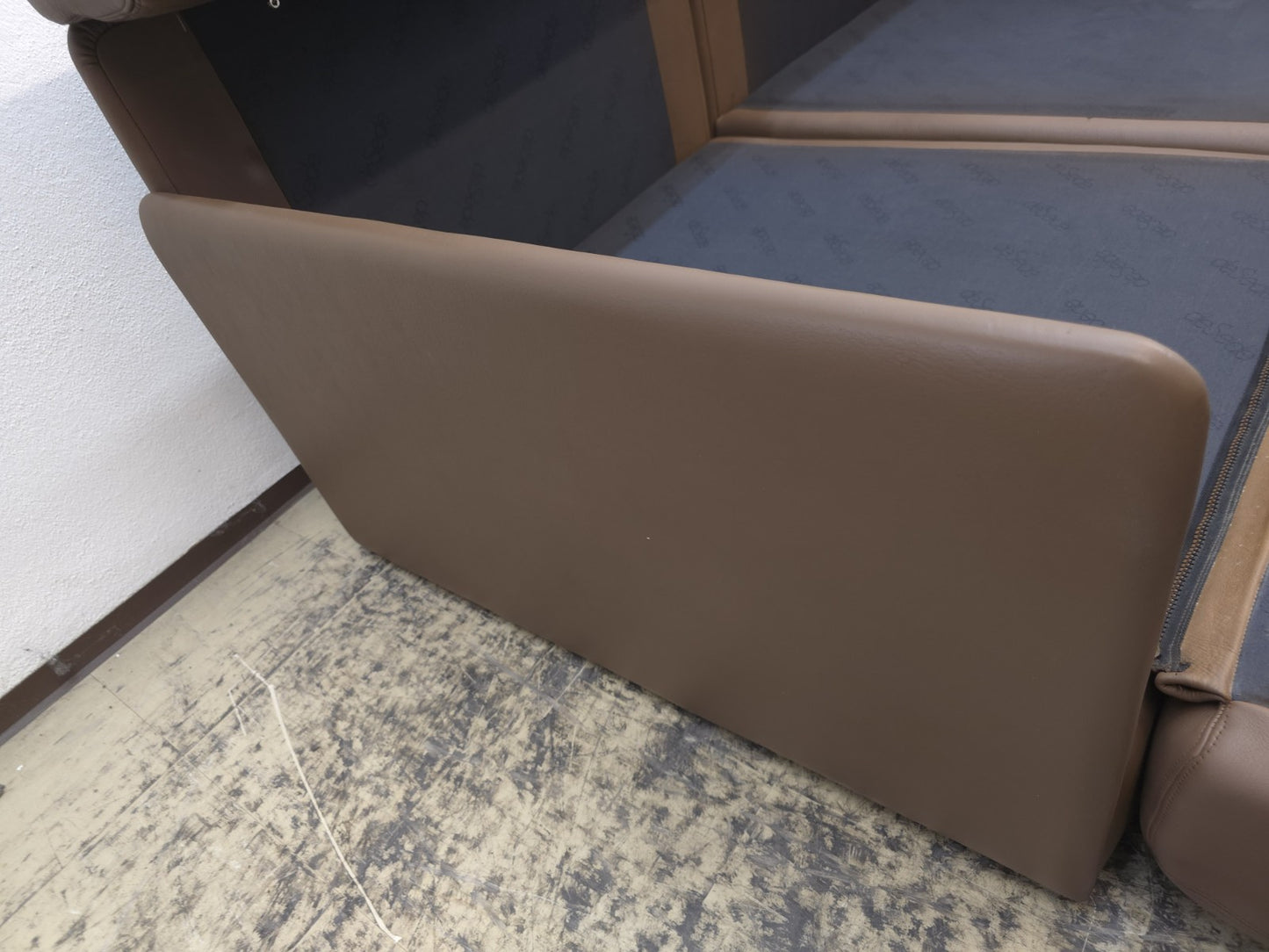 {{ product_title }} – {{ product_type }} von JS Furniture, Designer-Möbel gebraucht.