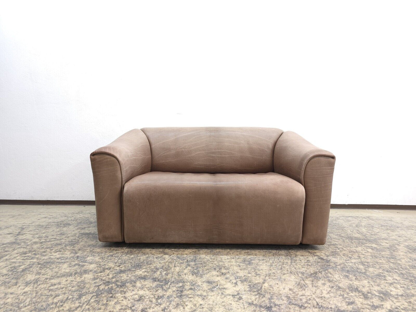 {{ product_title }} – {{ product_type }} von JS Furniture, Designer-Möbel gebraucht.