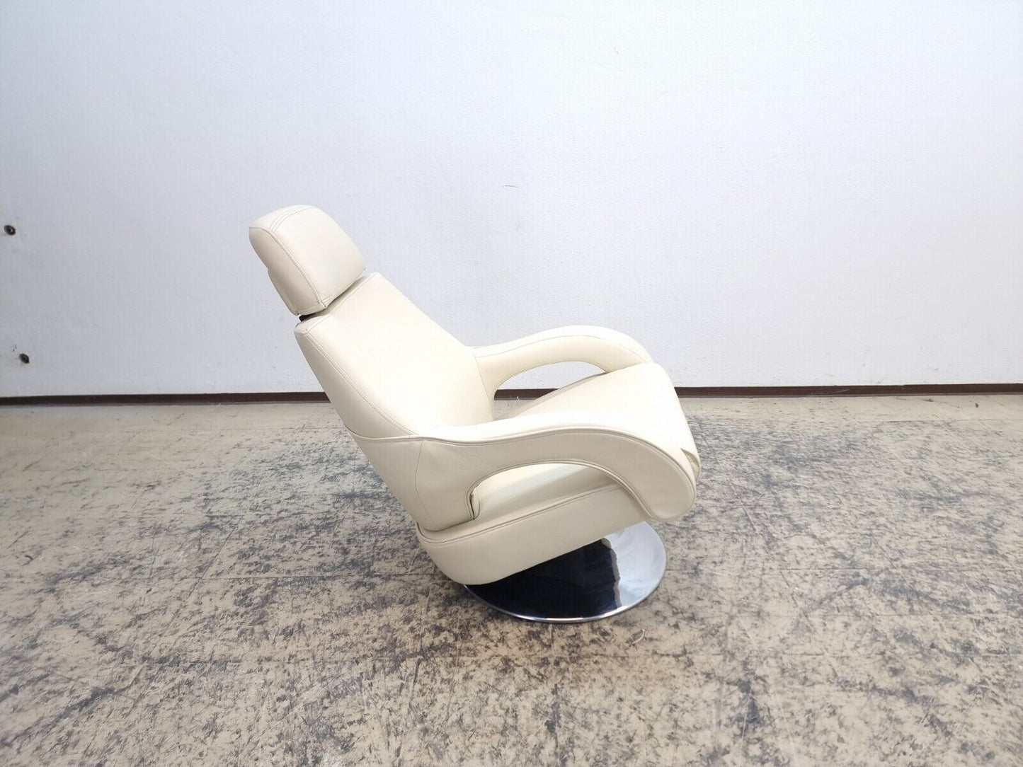 {{ product_title }} – {{ product_type }} von JS Furniture, Designer-Möbel gebraucht.