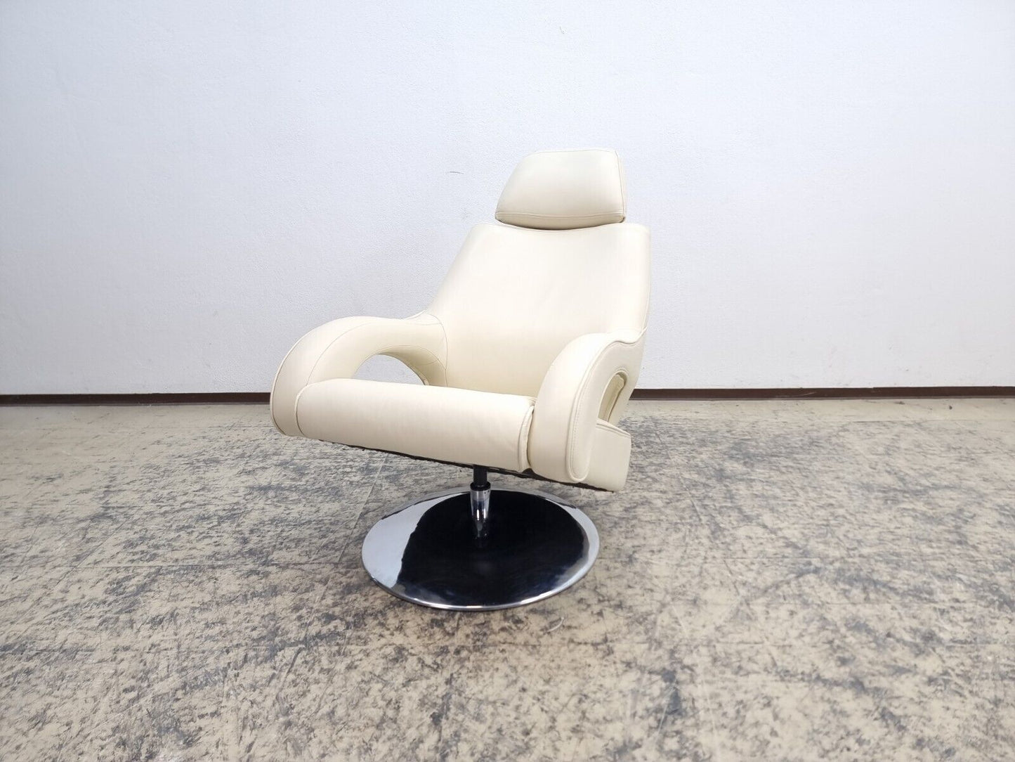 {{ product_title }} – {{ product_type }} von JS Furniture, Designer-Möbel gebraucht.