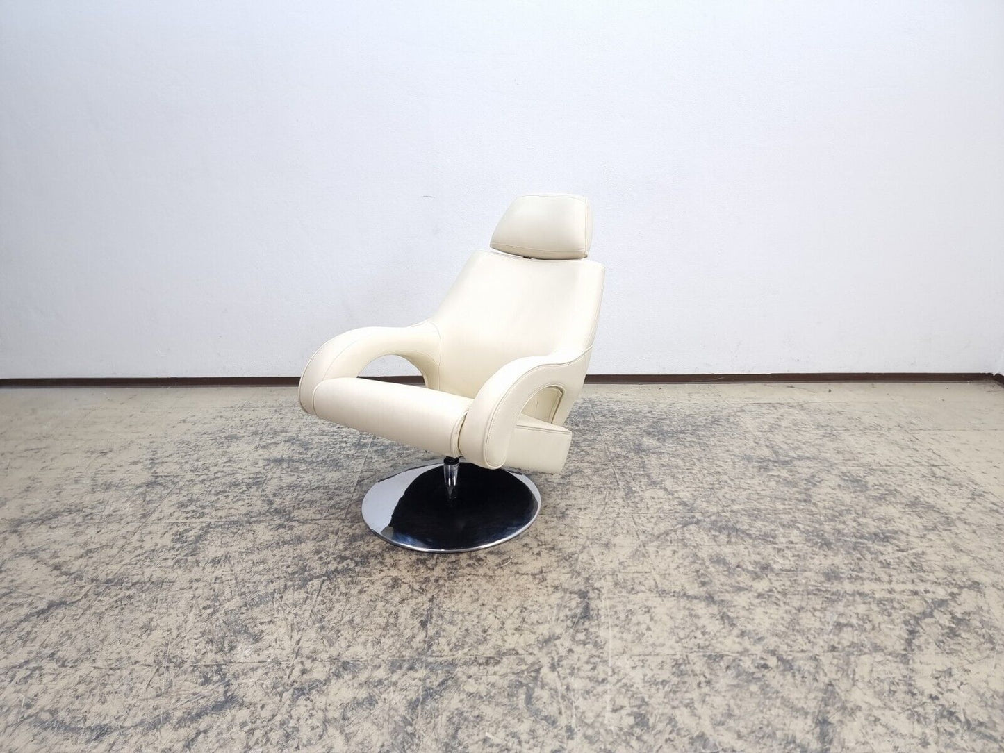 {{ product_title }} – {{ product_type }} von JS Furniture, Designer-Möbel gebraucht.