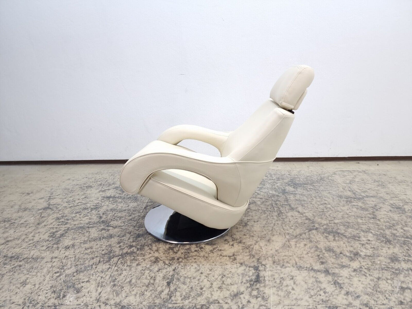 {{ product_title }} – {{ product_type }} von JS Furniture, Designer-Möbel gebraucht.