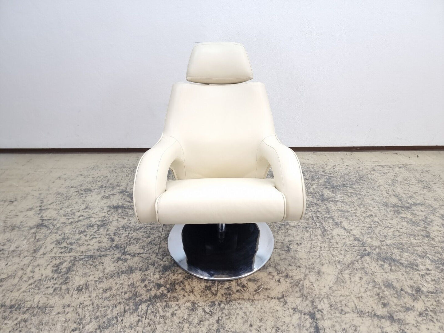 {{ product_title }} – {{ product_type }} von JS Furniture, Designer-Möbel gebraucht.