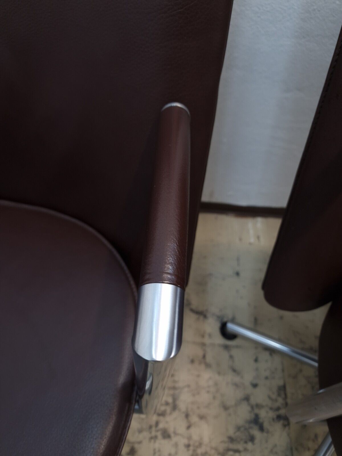 {{ product_title }} – {{ product_type }} von JS Furniture, Designer-Möbel gebraucht.