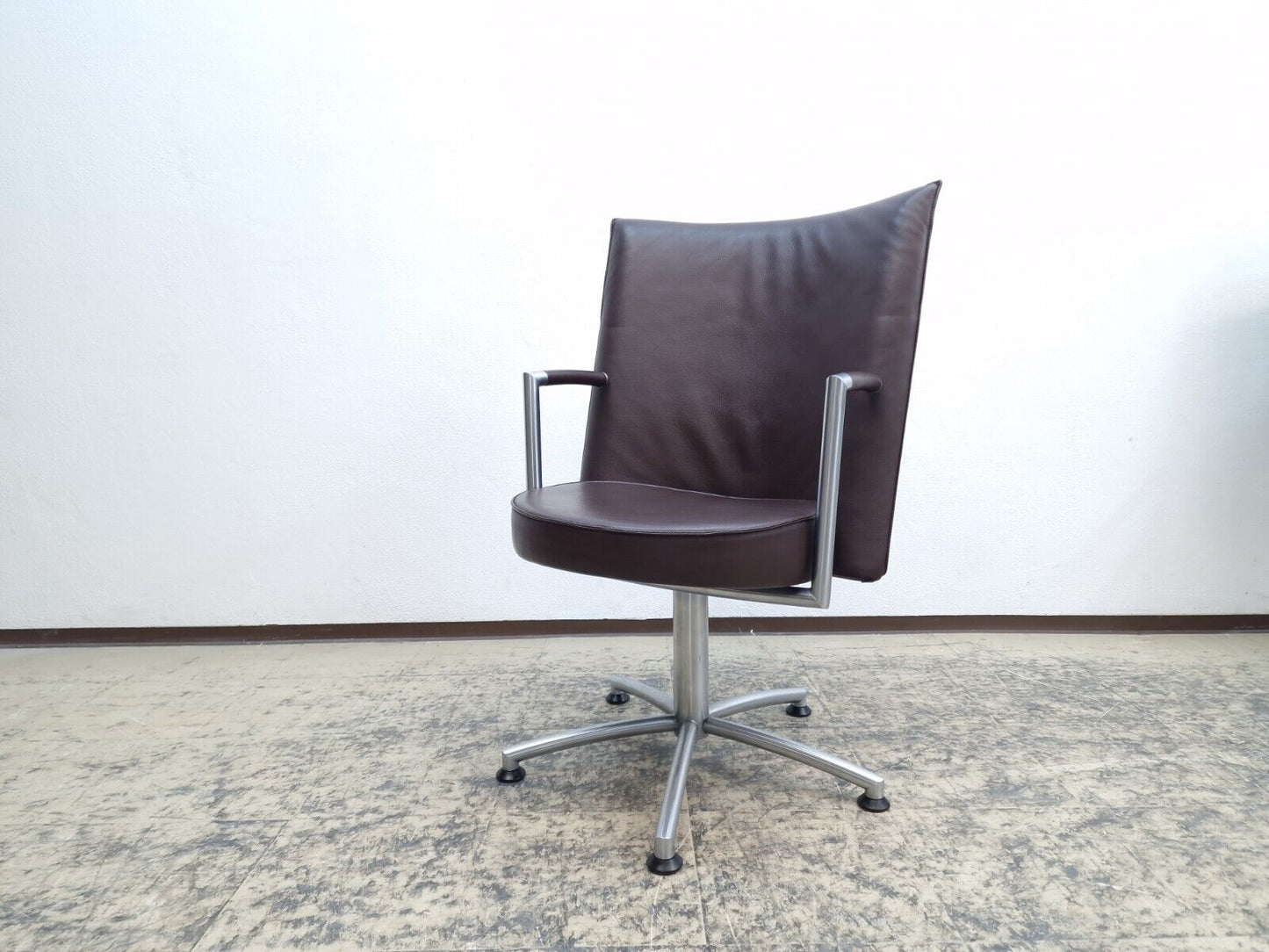 {{ product_title }} – {{ product_type }} von JS Furniture, Designer-Möbel gebraucht.