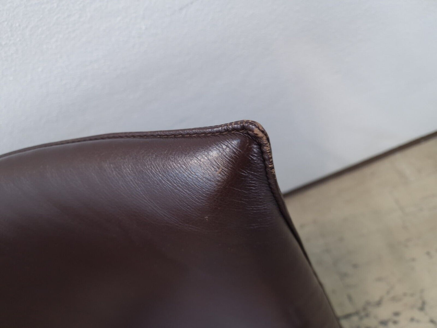 {{ product_title }} – {{ product_type }} von JS Furniture, Designer-Möbel gebraucht.