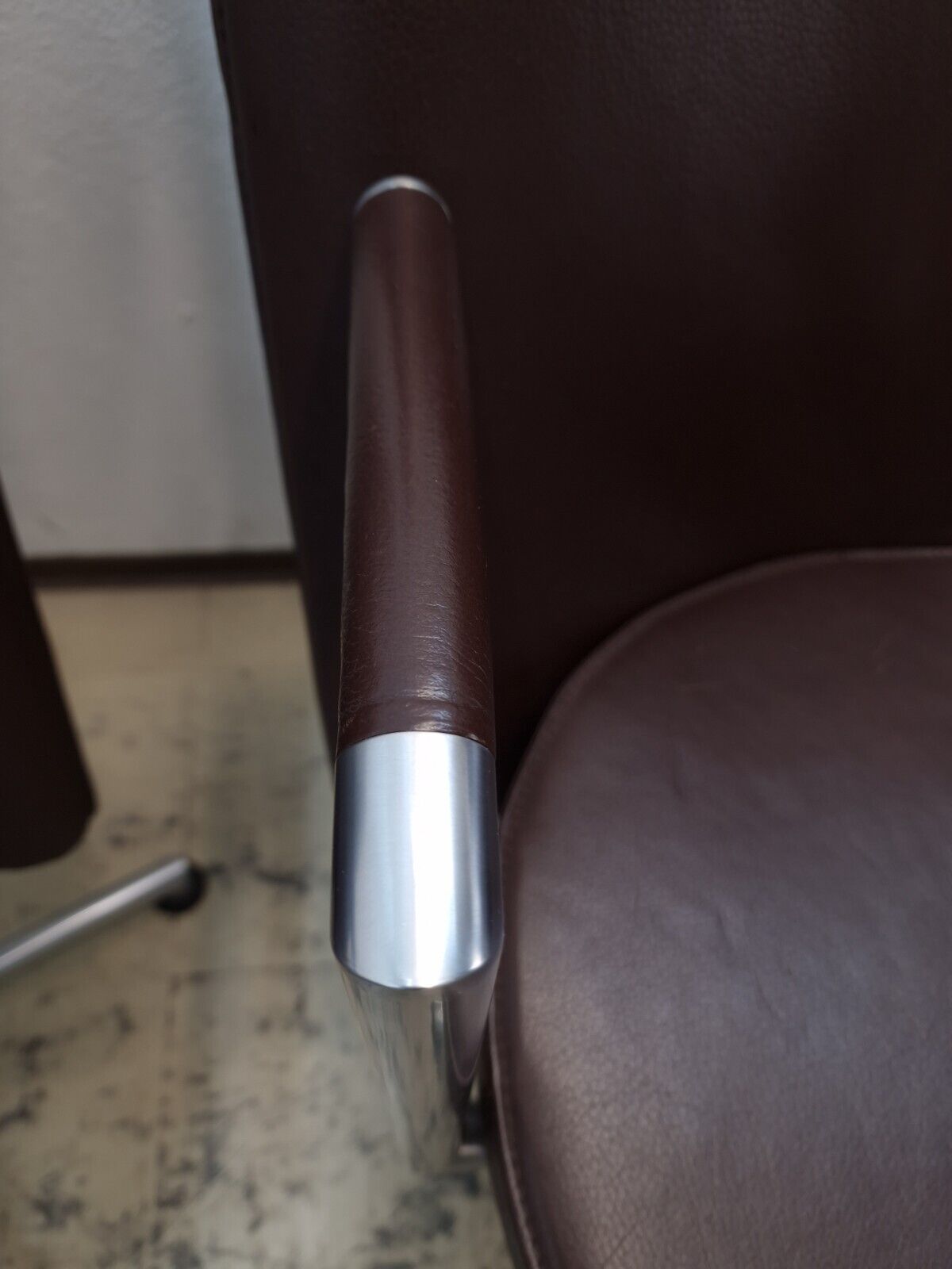 {{ product_title }} – {{ product_type }} von JS Furniture, Designer-Möbel gebraucht.