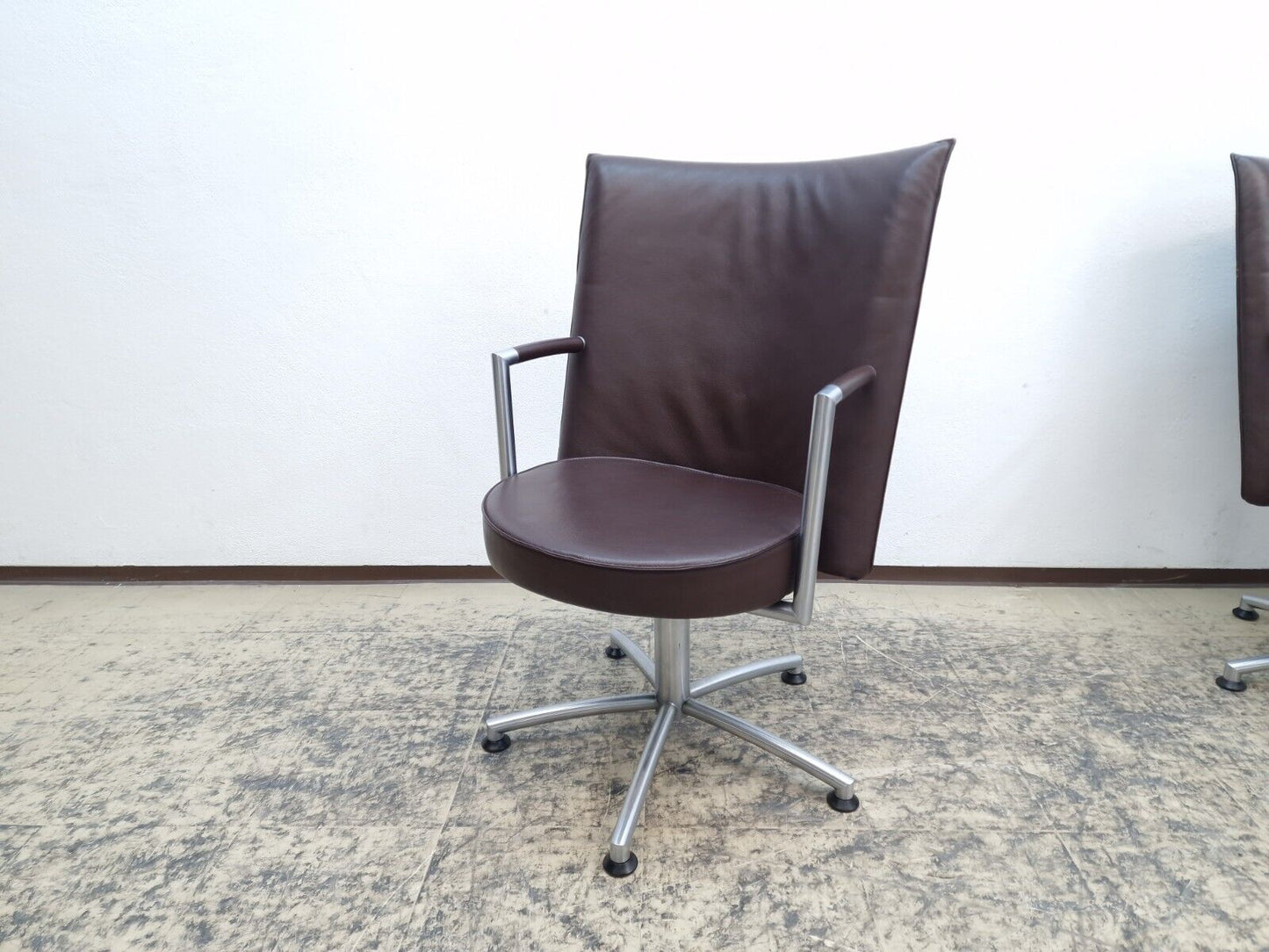 {{ product_title }} – {{ product_type }} von JS Furniture, Designer-Möbel gebraucht.