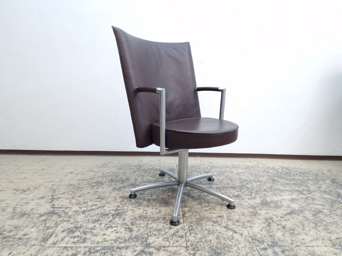 {{ product_title }} – {{ product_type }} von JS Furniture, Designer-Möbel gebraucht.